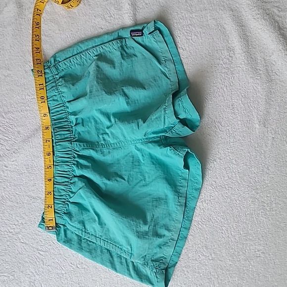 Patagonia Women’s Barely Baggies 2.5” Inseam Teal Unlined Shorts Small Gorpcore - Picture 2 of 6